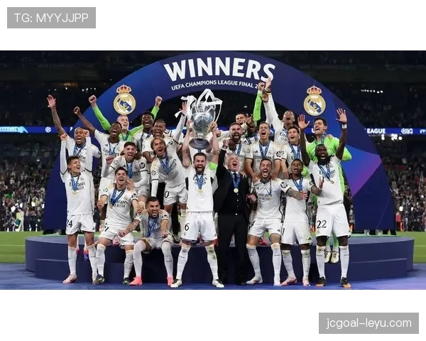 欧洲超级杯巅峰对决：豪门争锋，谁将问鼎荣耀奖杯？