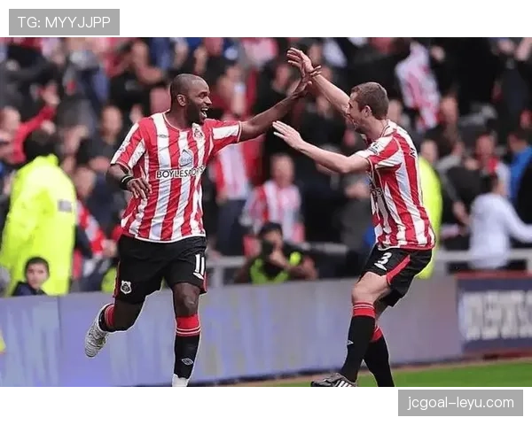 西汉姆联表现稳健，争冠前景引热议